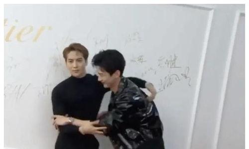 综艺娱乐圈吃瓜爆料小说,揭秘幕后真相,吃瓜群众狂欢盛宴 第2张 综艺娱乐圈吃瓜爆料小说,揭秘幕后真相,吃瓜群众狂欢盛宴 第2张